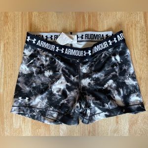 (💙 $7 when you bundle) Under Armour Spandex Shorts, Tie-dye - Large.